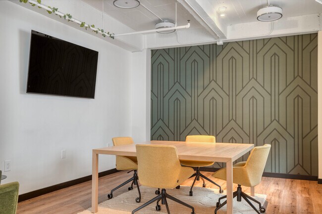 Building Photo - 612 Flower St