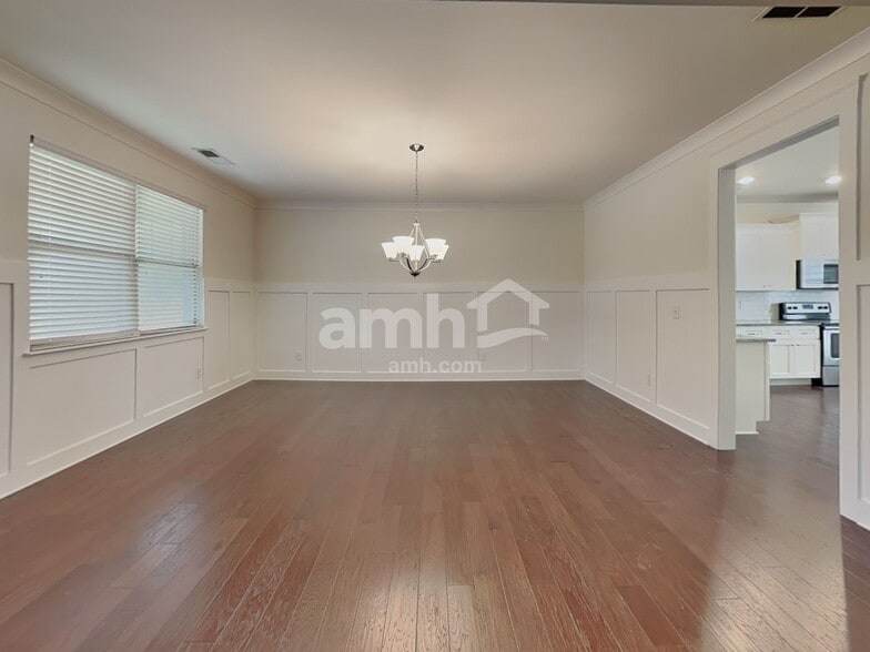 Building Photo - 1076 Adams Haven Bend