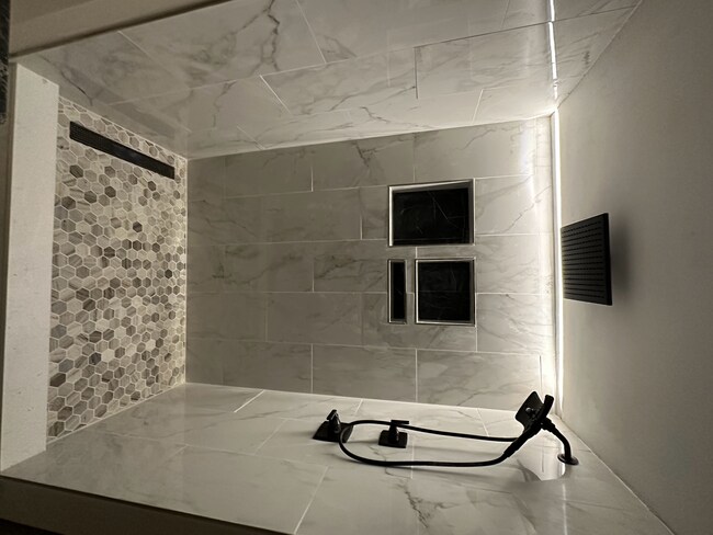 Building Photo - 4732 Harriet Ave