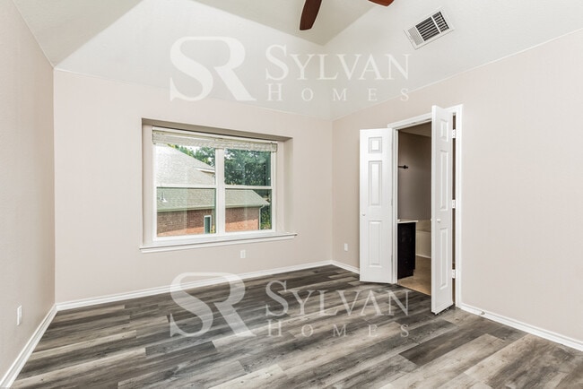 Building Photo - Enjoy living the good life in this 3 bedroom, 2 bathroom home