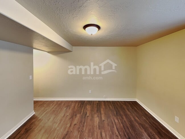 Building Photo - 2095 E Shadow Dr