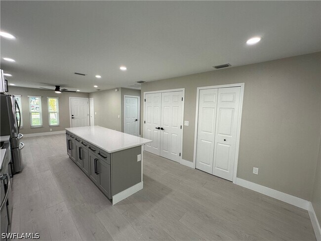 Building Photo - 9155 Seville Rd