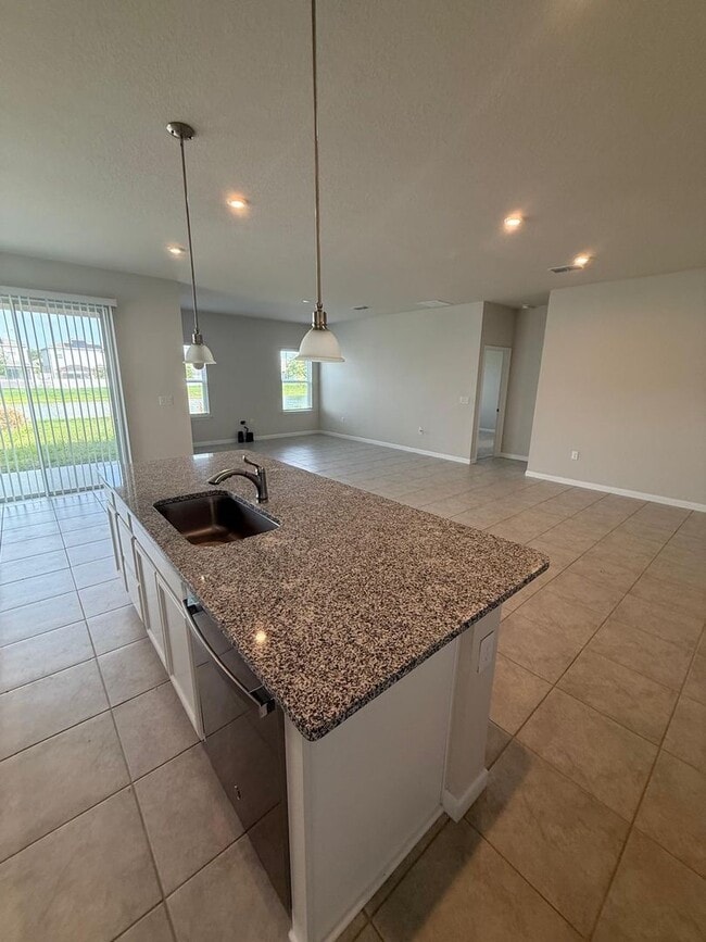 Building Photo - Beautiful 3BR/3BA Home in Creekside
