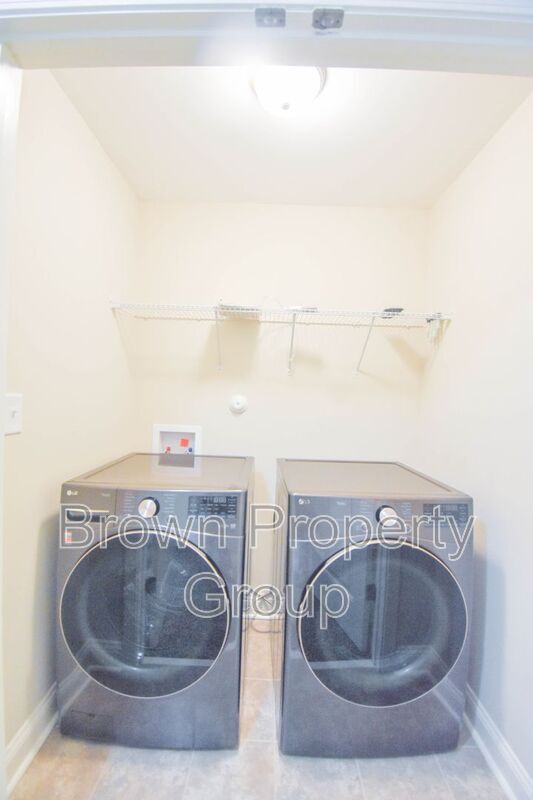 Building Photo - 915 Carolina Ave