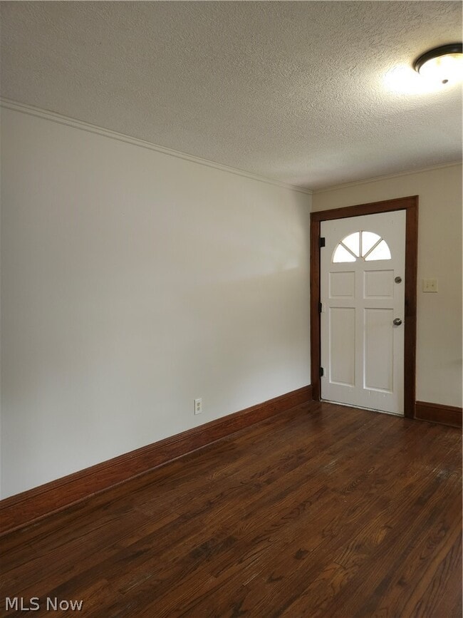 Building Photo - 578 Plum Ave
