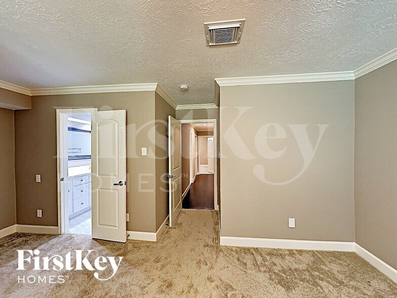Building Photo - 672 Ravensworth Dr