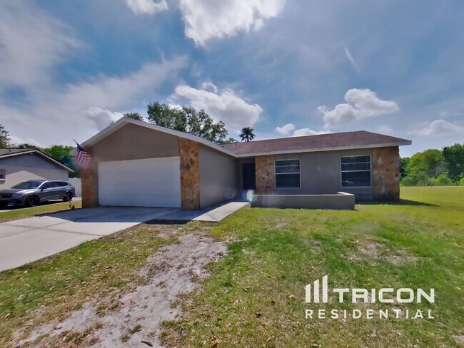 Building Photo - 1020 Red Oak Cir