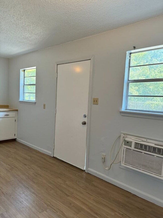 Building Photo - 1600 N Lane UNIT A