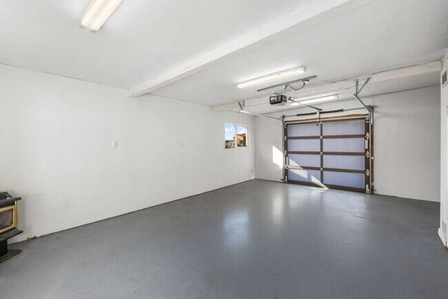 Building Photo - 1220 25th St SE