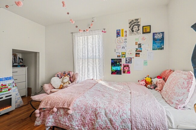 Building Photo - 412 N Thayer St