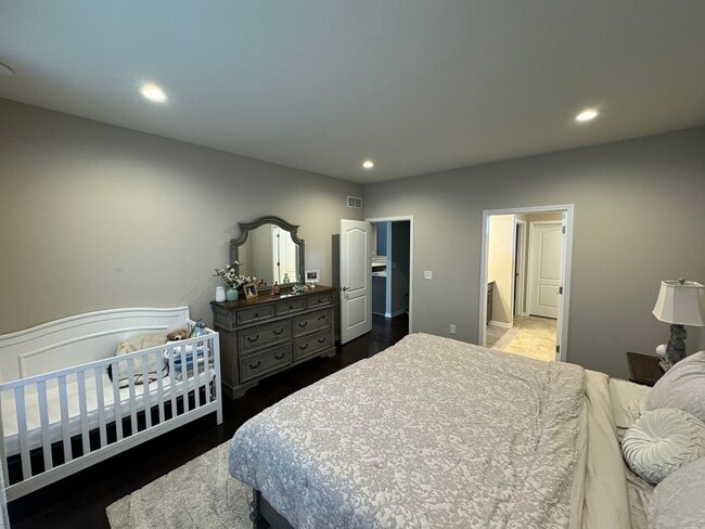 Building Photo - 50044 Norfolk Ct