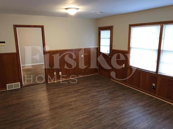 Building Photo - 1083 Richland Dr