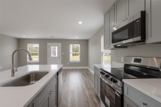 Building Photo - 250 Shady Oaks