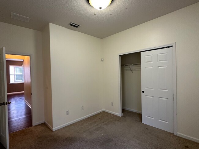 Building Photo - 627 Aeolian Dr