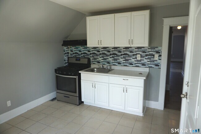 Building Photo - 3371 Main St