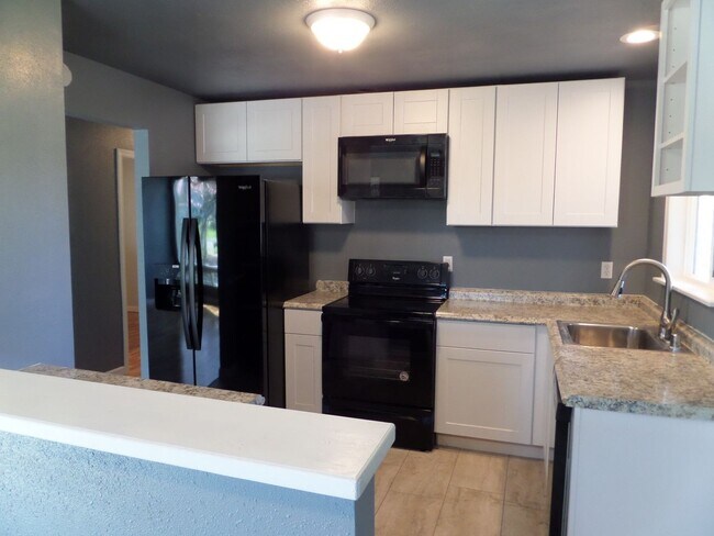Building Photo - Super Cute & Updated 3 Bedroom House FOR R...