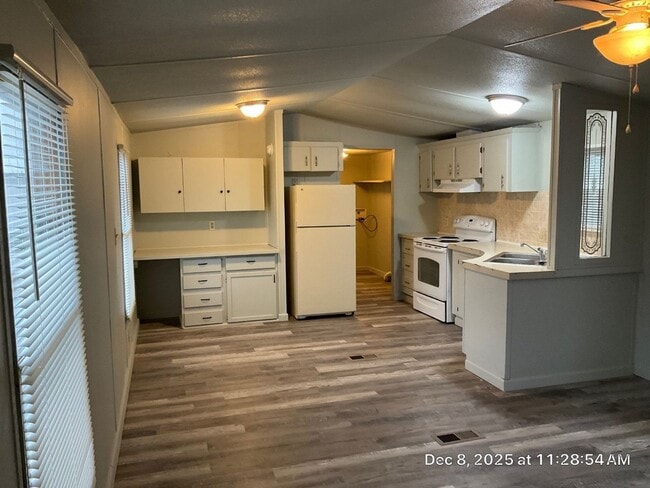 Building Photo - 108 Eakins Dr