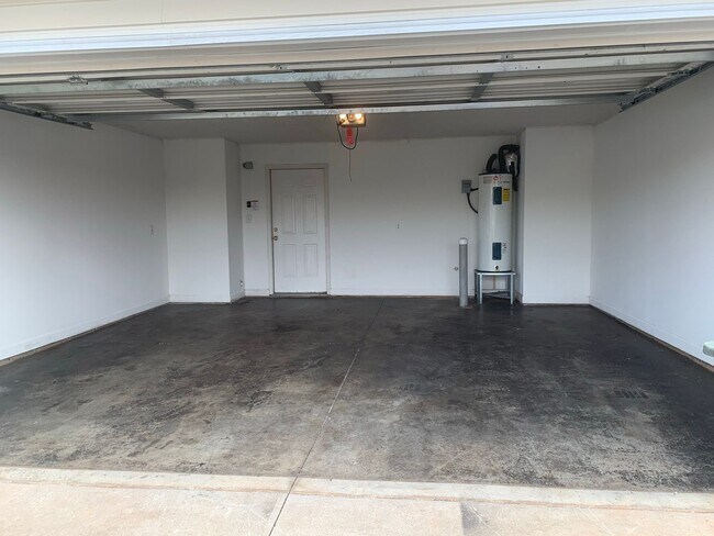 Building Photo - 1541SF 3BR 2.5BA