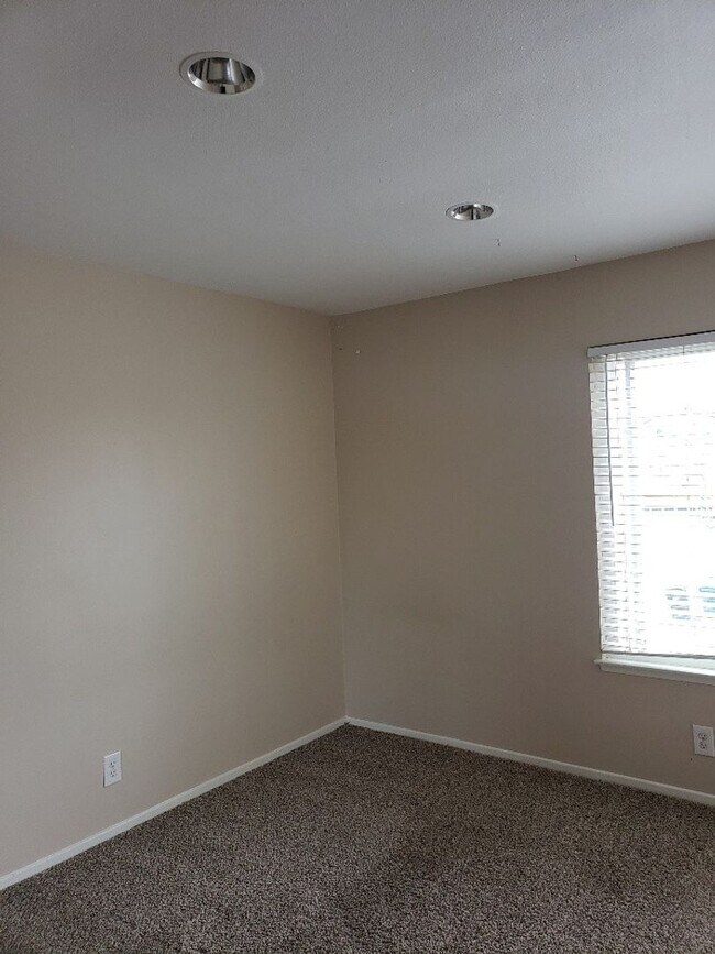 Building Photo - Westminster - Lovely 4 Bedroom 2.5 Bath House for Lease