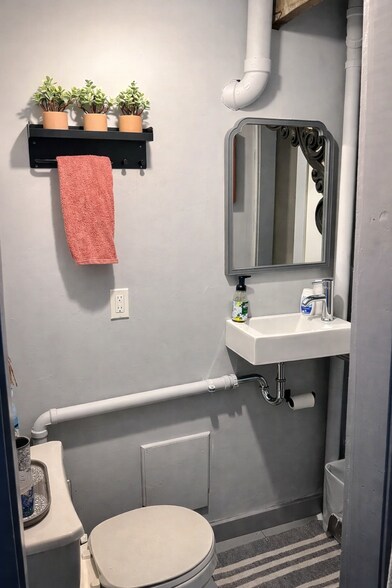 Building Photo - 99 Market St