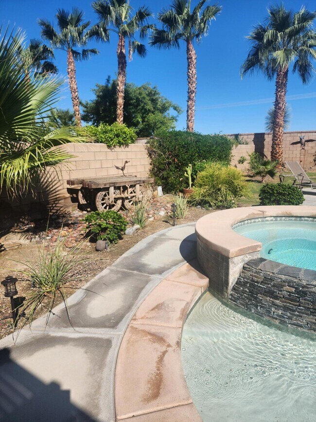 Building Photo - 60636 Desert Shadows Dr