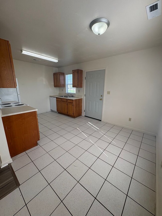 Building Photo - Cozy 2 Bedroom Duplex In Mount Sterling