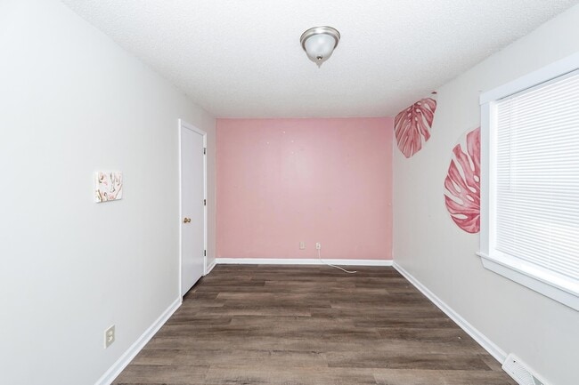 Building Photo - 444 Academy Rd