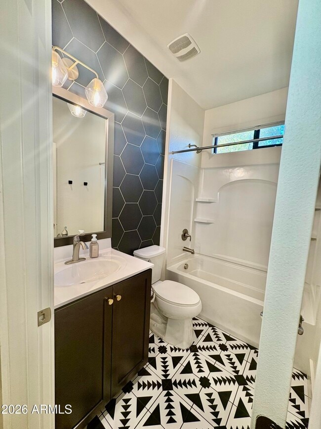 Building Photo - 4740 E Tierra Buena Ln