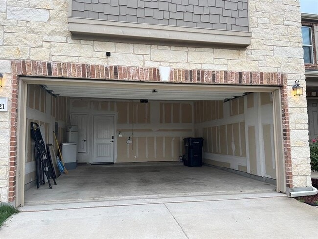 Building Photo - 12821 Stoney Ridge Bend