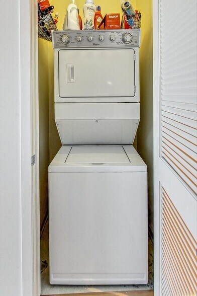 Building Photo - 1804 W Superior St