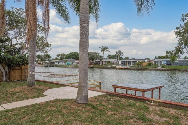 Building Photo - 4036 Sunray Dr