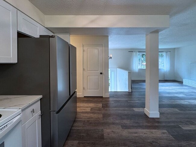 Building Photo - 725 Mimosa Ave