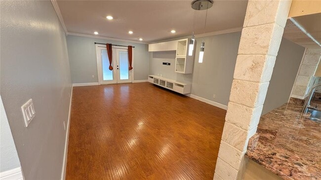 Building Photo - 4000 Poinciana Ct