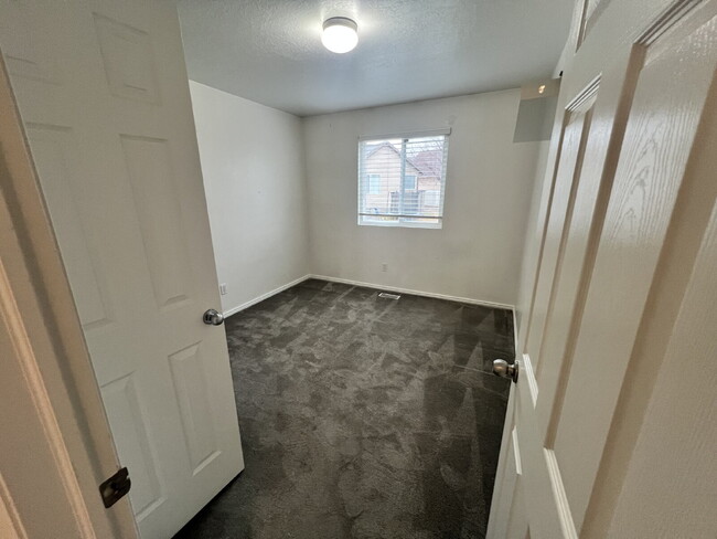 Building Photo - 3Bed in the heart of Lehi-0Depsoit Available