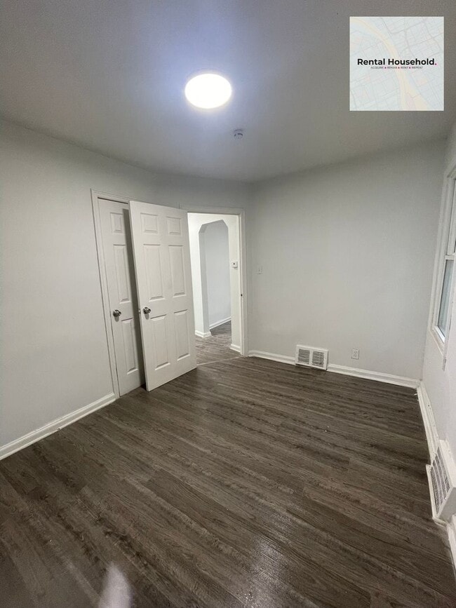 Building Photo - 18601 Pembroke Ave