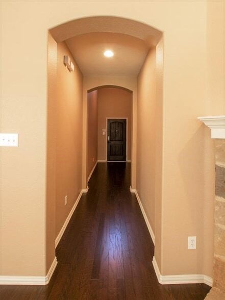 Building Photo - 417 Hackberry Dr