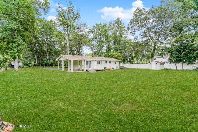 Building Photo - 220 Highwood Rd