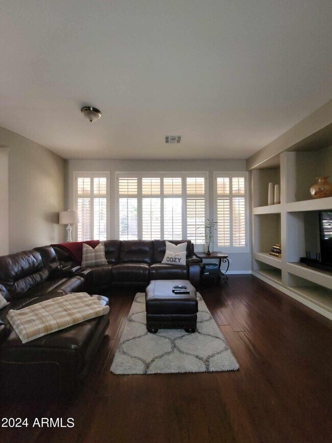 Building Photo - 2461 W Marlin Dr