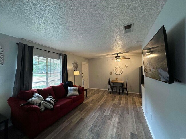 Building Photo - 3800 Pine St