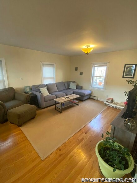 Building Photo - 345 Market St