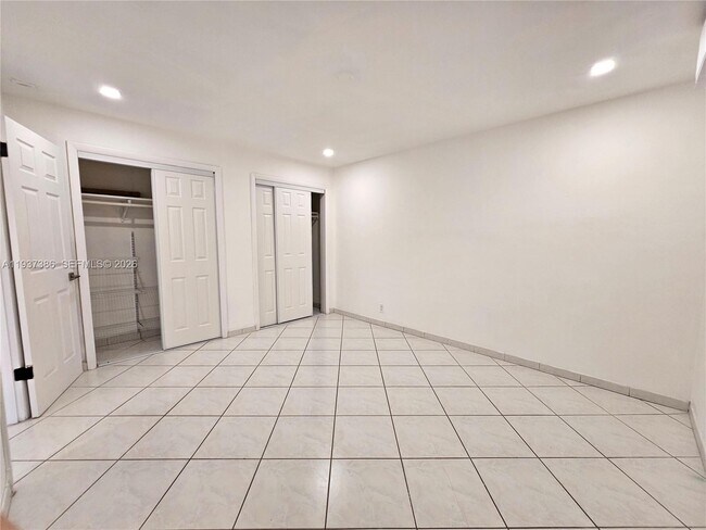 Building Photo - 5401 Hollywood Blvd