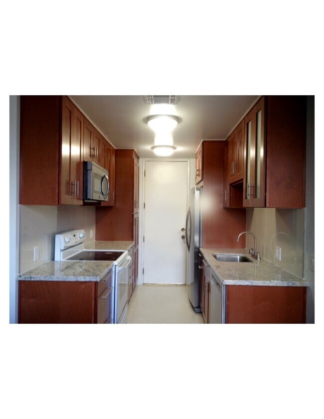Kitchen - 10747 Wilshire Blvd