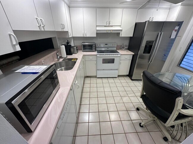 Building Photo - 145 S Ocean Ave