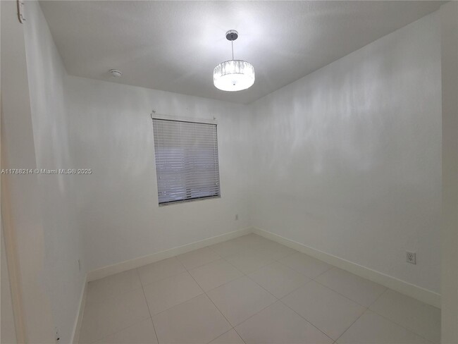 Building Photo - 492 SW 91st Pl