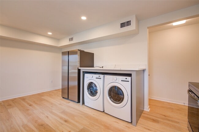 Building Photo - 2208 Blodgett St