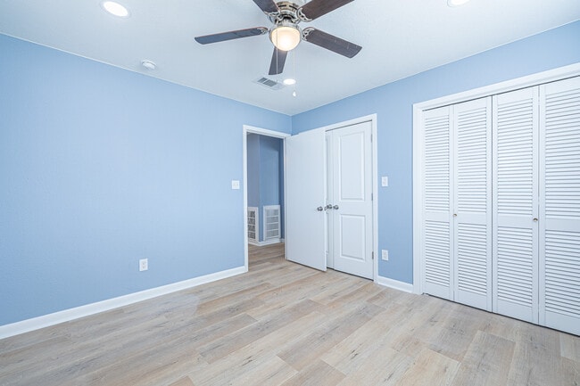 Building Photo - 707 Norwood Ln