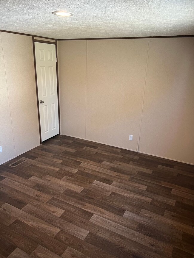 Building Photo - AVAILABLE NOW & SUPER close to Downtown Aynor!