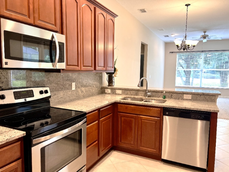 Building Photo - 708 Lakeworth Cir