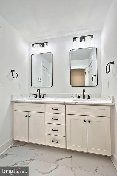 Building Photo - 1024 Trinity Rd