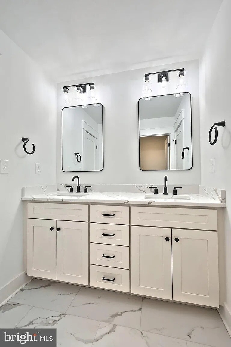 Building Photo - 1024 Trinity Rd